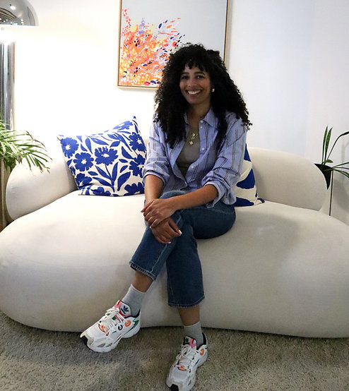 Nadine, PR und Social Media Managerin bei Afrolocke